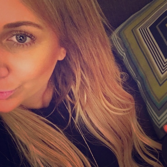 Meet your Posher, Jennifer - Picture 1 of 1